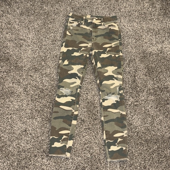 Mother High Waisted Looker Ankle Fray in Camo - Picture 4 of 9